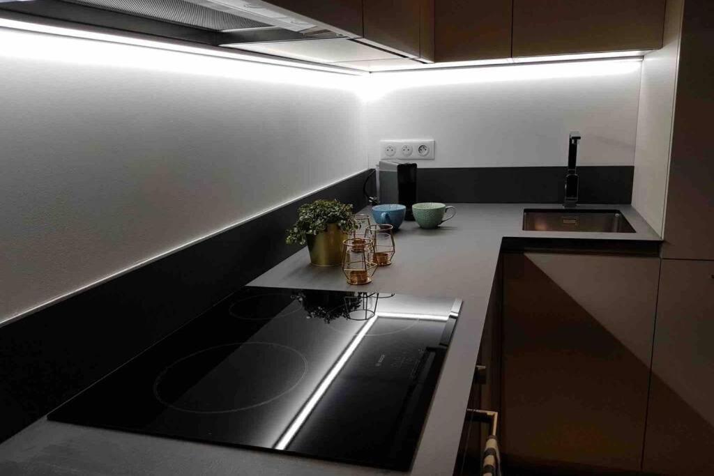 Appartement 2 Chambres Refait A Neuf, Climatise, A 2 Min De La Mer Ница Екстериор снимка