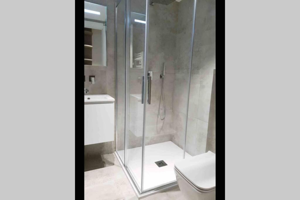 Appartement 2 Chambres Refait A Neuf, Climatise, A 2 Min De La Mer Ница Екстериор снимка